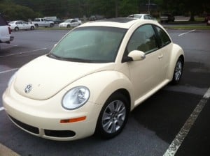 2008 Moonglow Yellow Volkswagen New Beetle Bug 2008 Moonglow Yellow Volkswagen New Beetle Bug